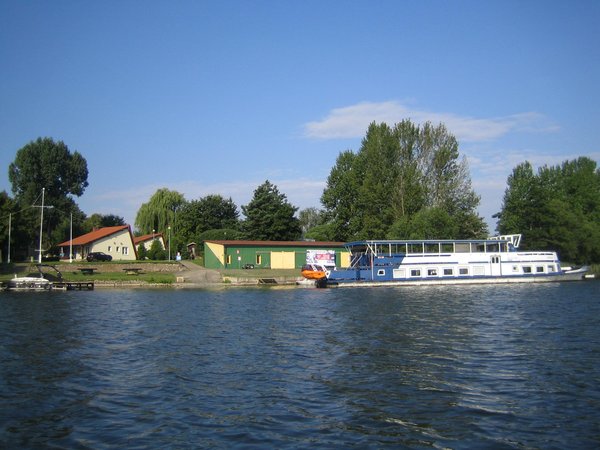 přístaviště se slipem.jpg